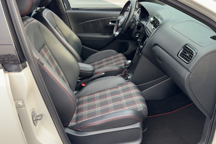 Volkswagen Polo 2016 #24 Volkswagen Polo 2016 car image #24