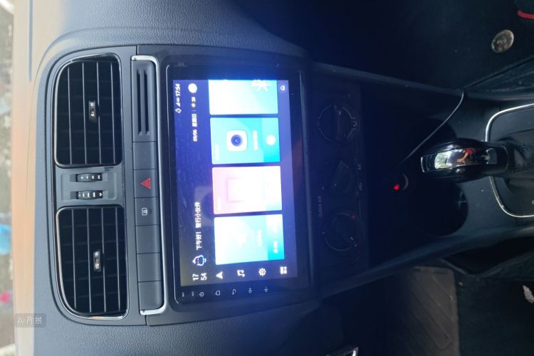 Volkswagen Polo 2016 car image #15