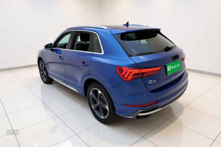 Audi Q3 2021 car image #5