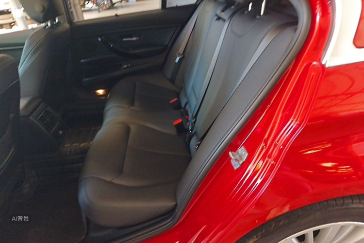 BMW 3 Series 2018 car image #19