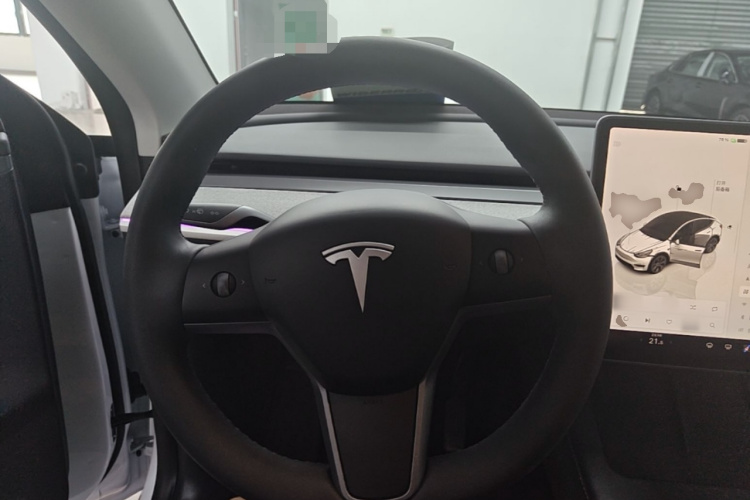 Tesla Model Y 2024 #11 Tesla Model Y 2024 car image #11