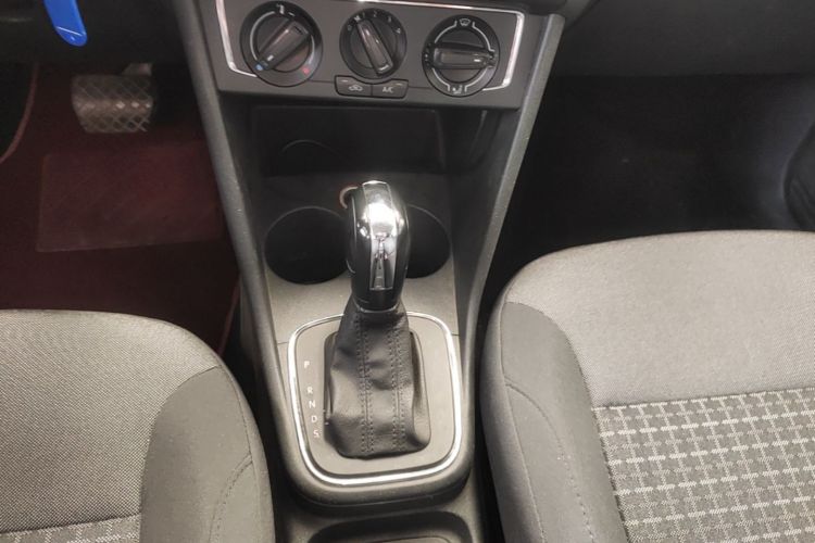 Volkswagen Polo 2016 car image #18