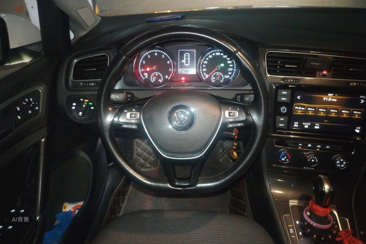 Volkswagen Golf 2020 car image #12