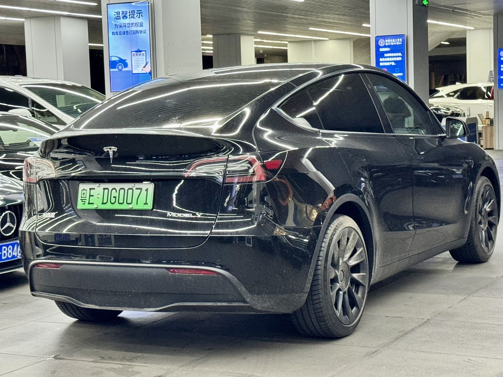 Tesla Model Y 2022 immagine di auto #11