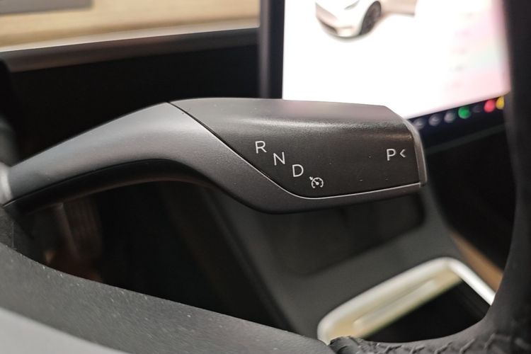 Tesla Model Y 2021 #18 Tesla Model Y 2021 car image #18