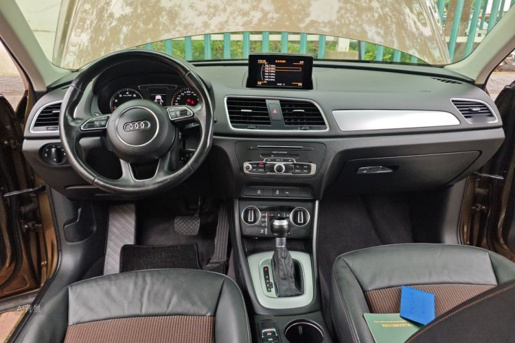 Audi Q3 2017 car image #11