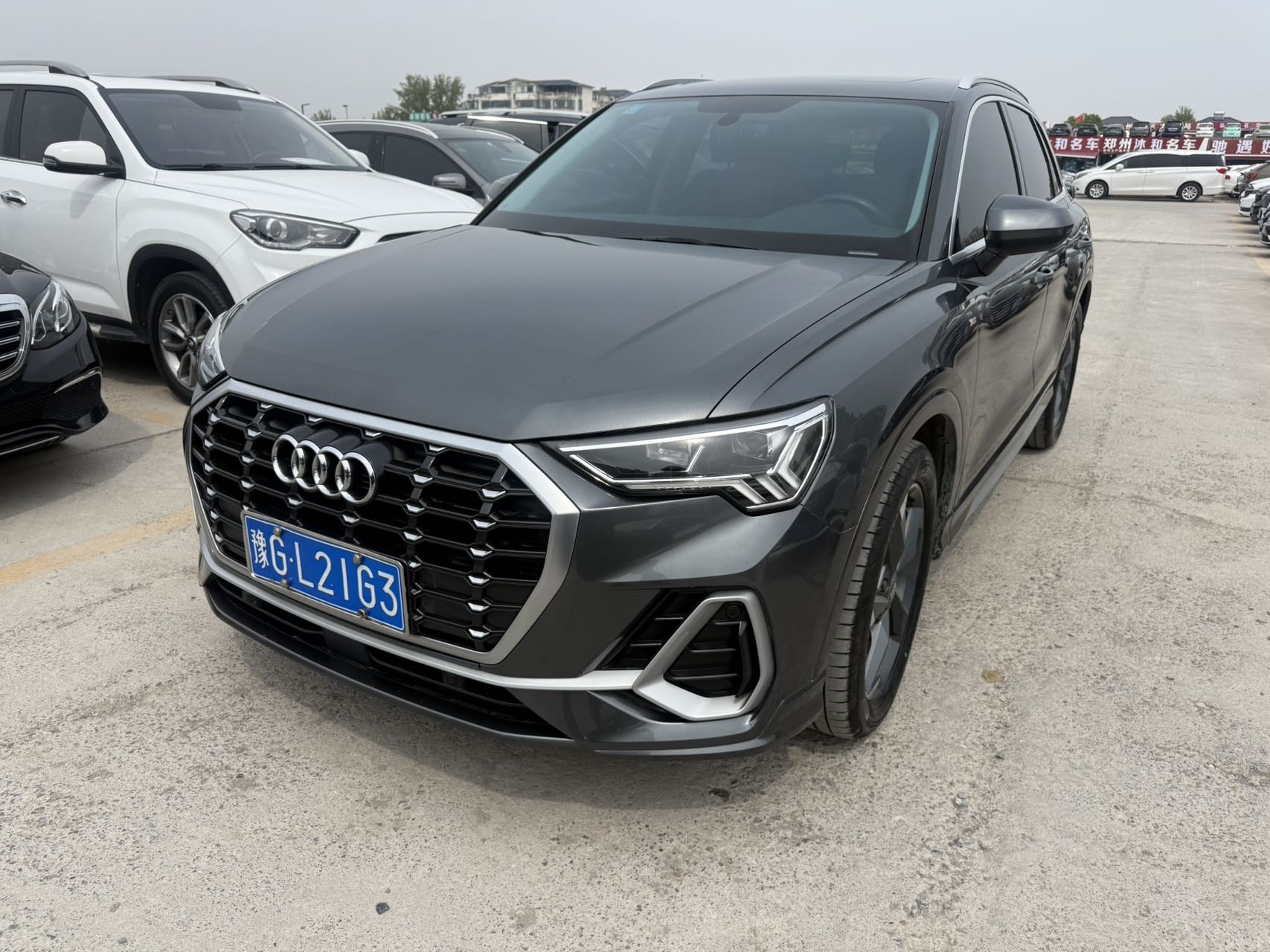Audi Q3 2020 car image #3
