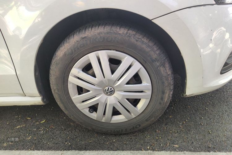 Volkswagen Polo 2015 car image #9