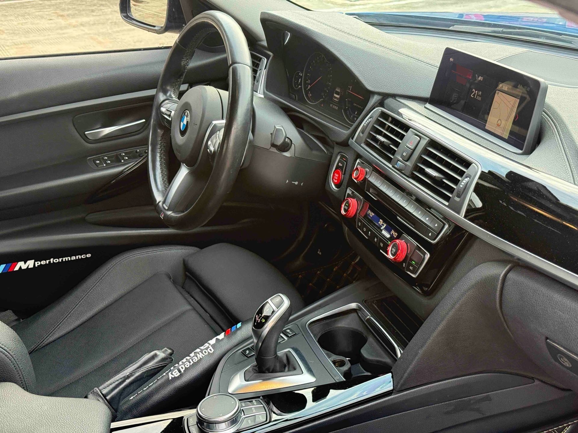 BMW 3 Series 2018 car image #10