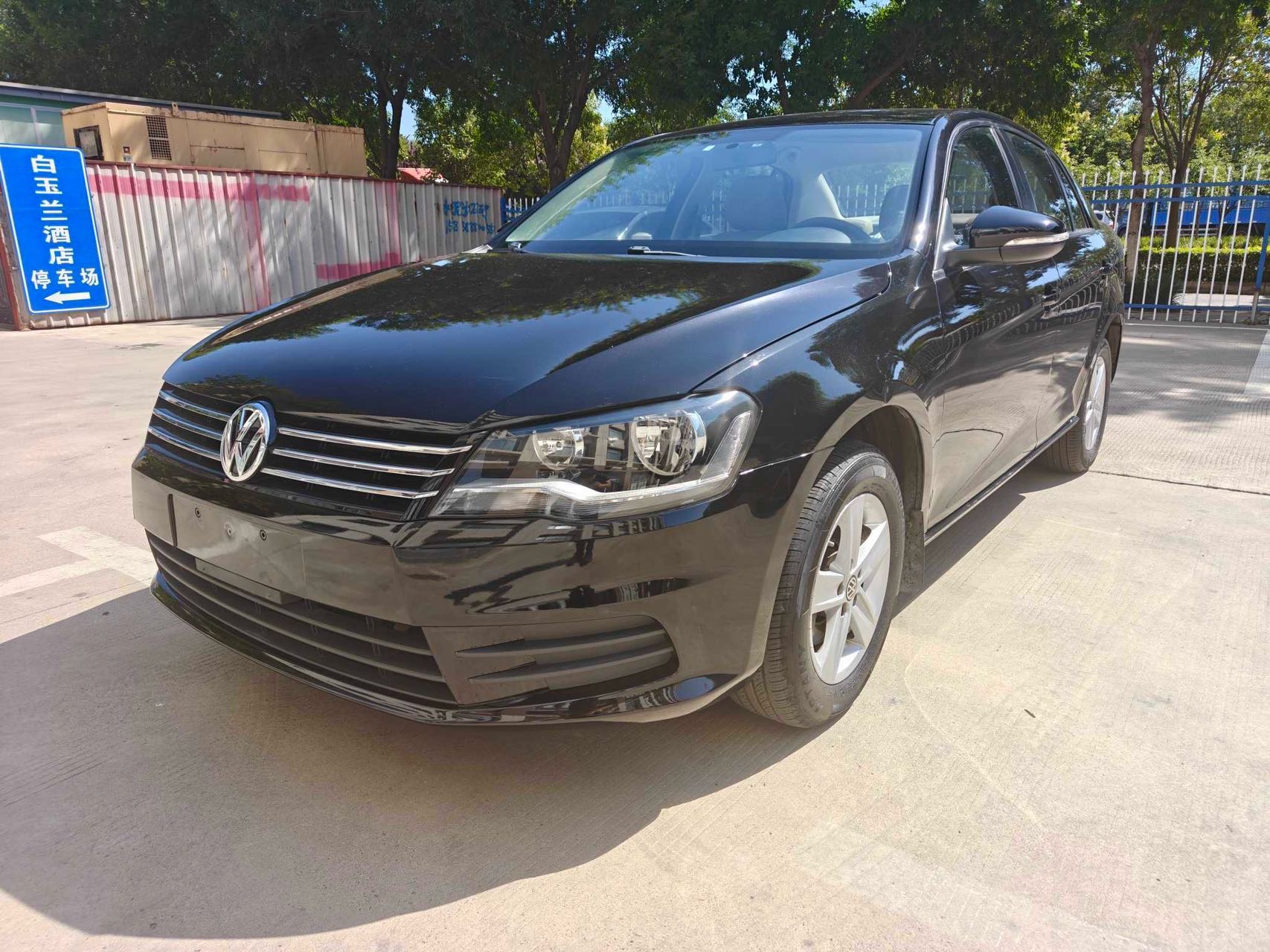 Volkswagen Bora 2013 car image 