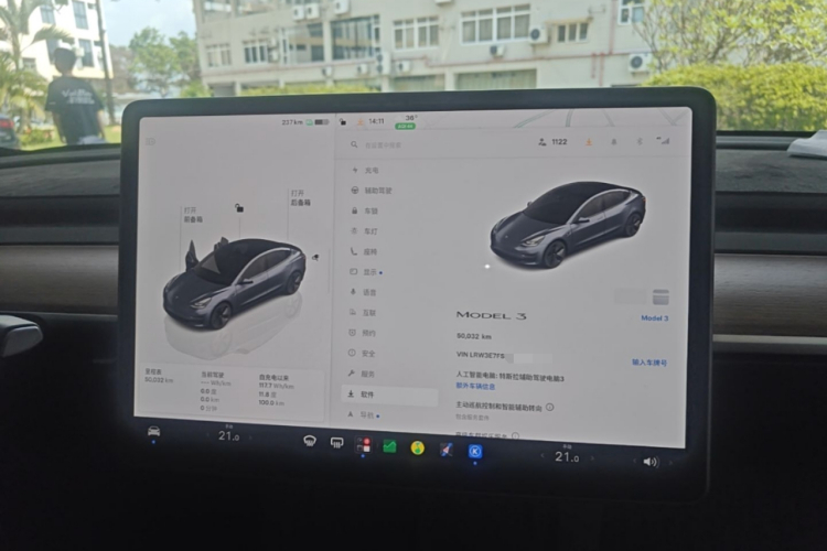 Tesla Model 3 2022 car image #12