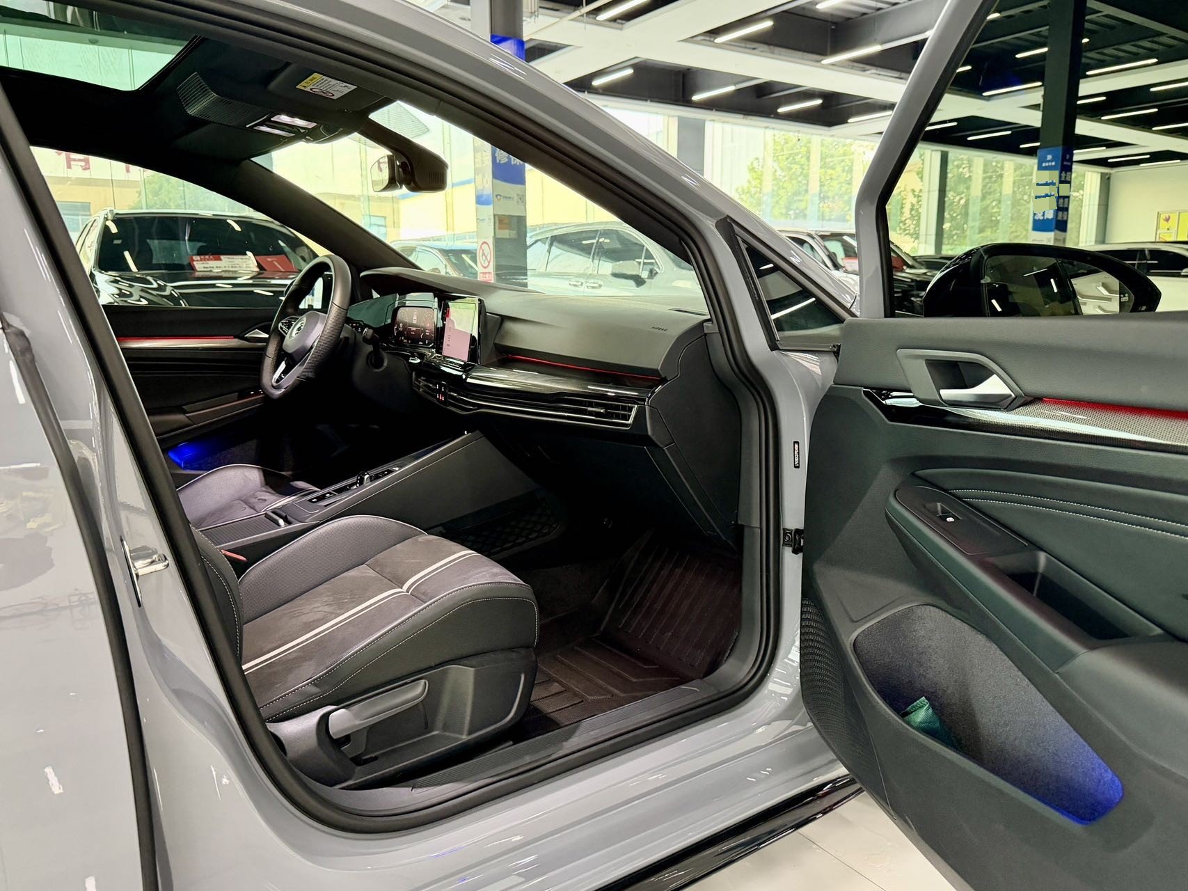 Volkswagen Golf 2023 car image #7