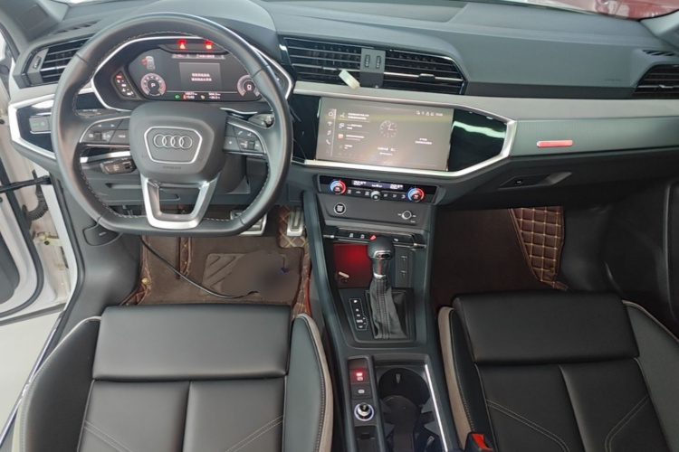 Audi Q3 2024 car image #11
