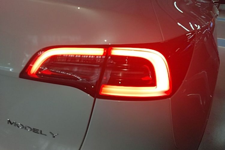 Tesla Model Y 2022 #8 Tesla Model Y 2022 car image #8