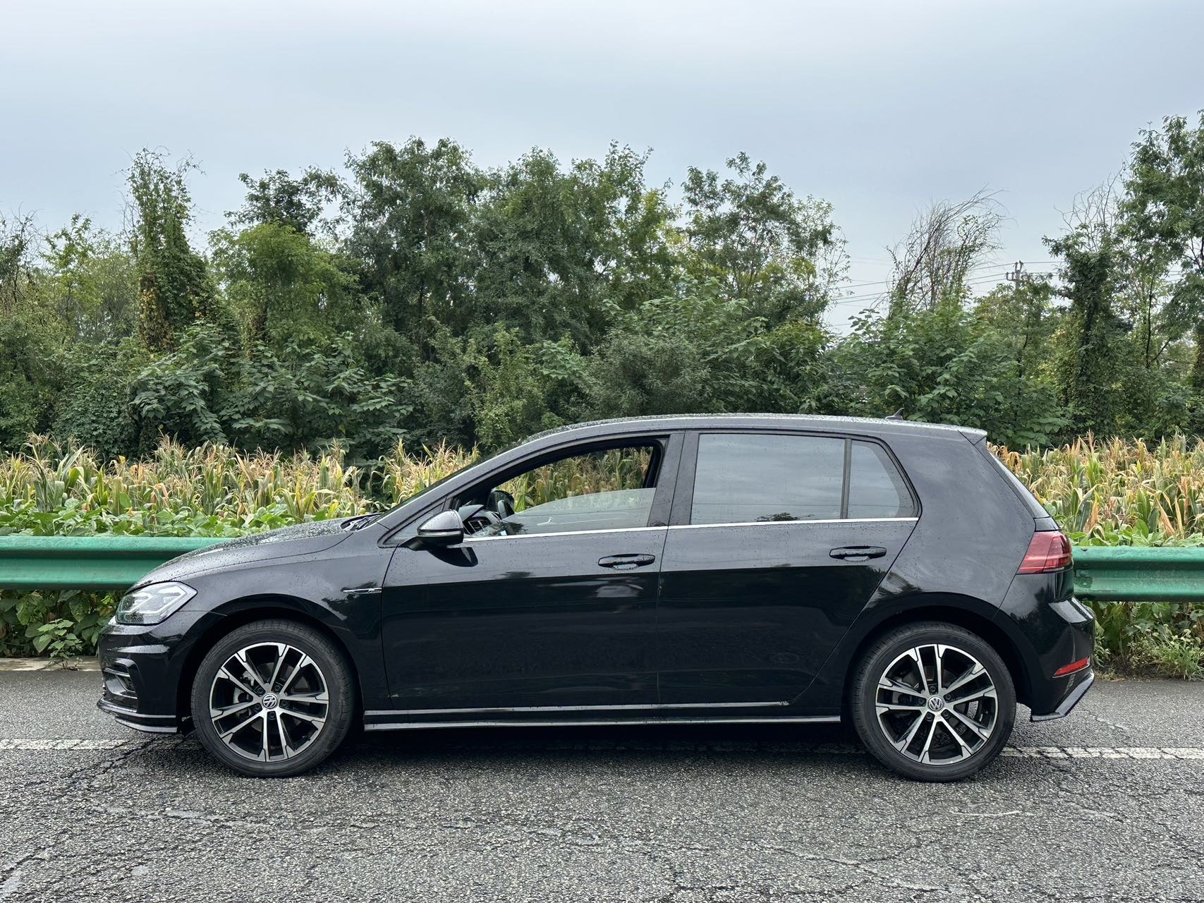 Volkswagen Golf 2019 car image #3
