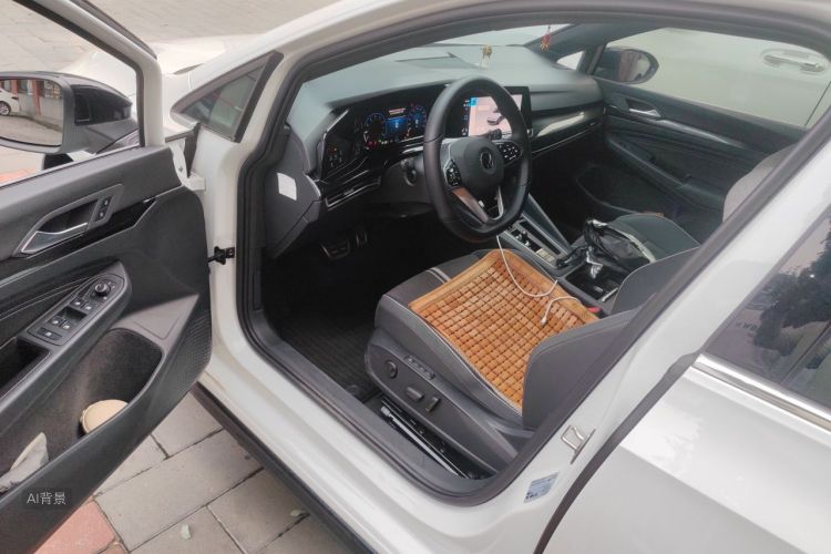 Volkswagen Golf 2025 car image #18