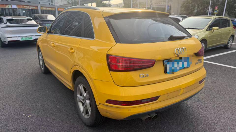 Audi Q3 2017 car image #3
