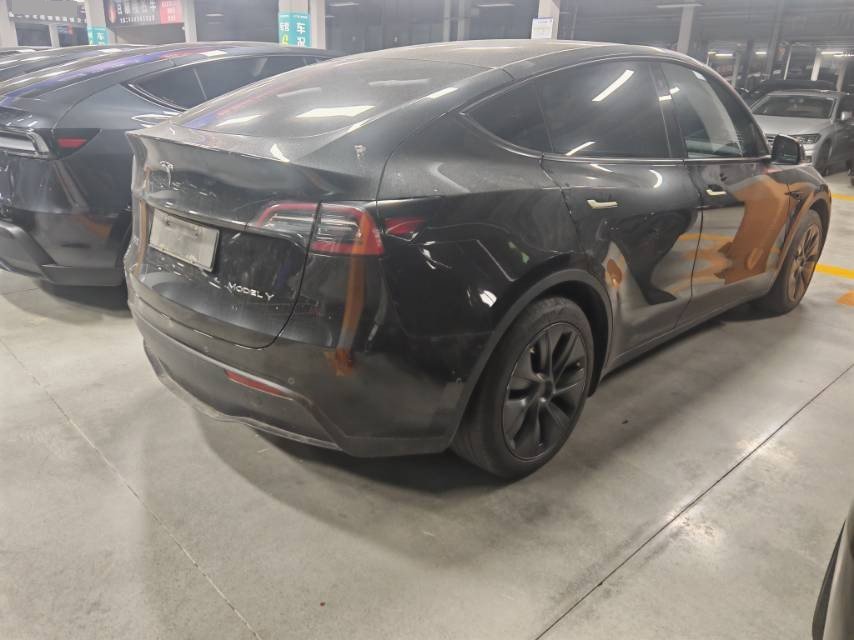 Tesla Model Y 2023 car image #3