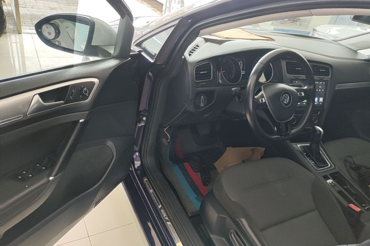 Volkswagen Golf 2018 car image #16