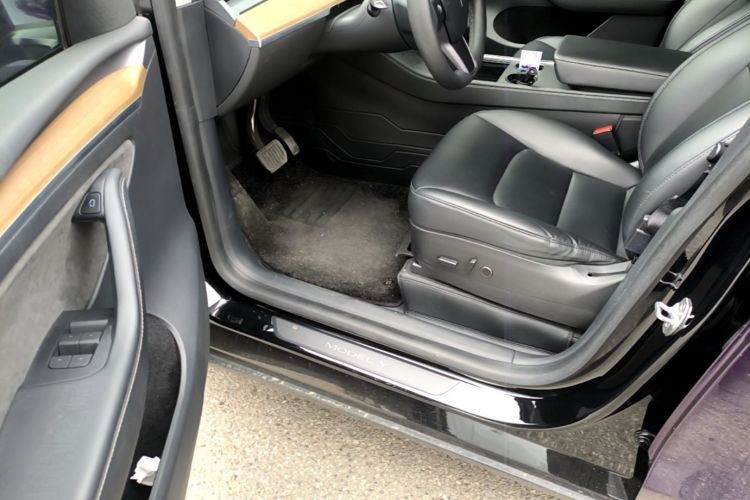 Tesla Model Y 2021 car image #16