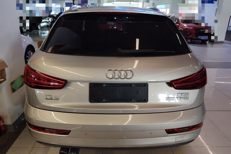 Audi Q3 2018 car image #6