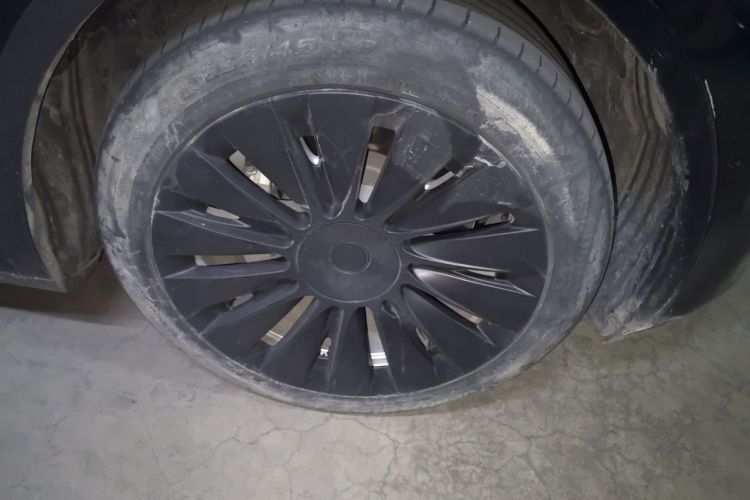 Tesla Model Y 2022 immagine di auto #9