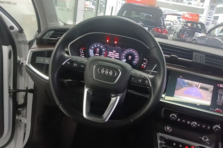 Audi Q3 2021 #11 Audi Q3 2021 изображение автомобиля #11
