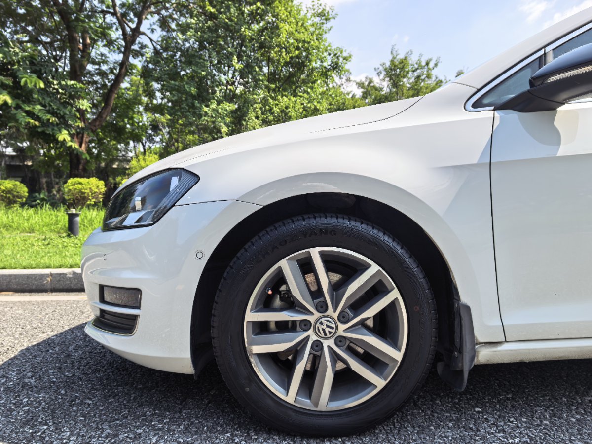 Volkswagen Golf 2017 car image #10