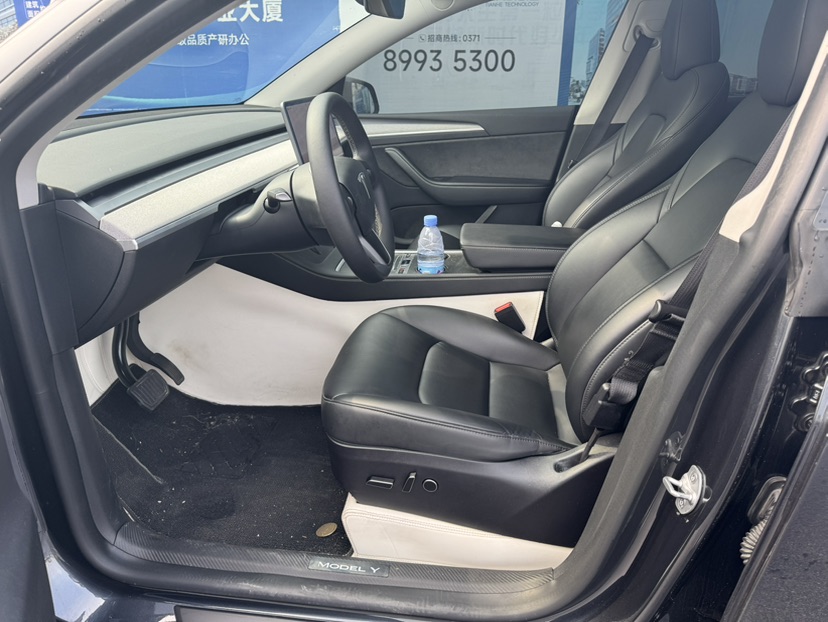 Tesla Model Y 2024 #8 Tesla Model Y 2024 car image #8