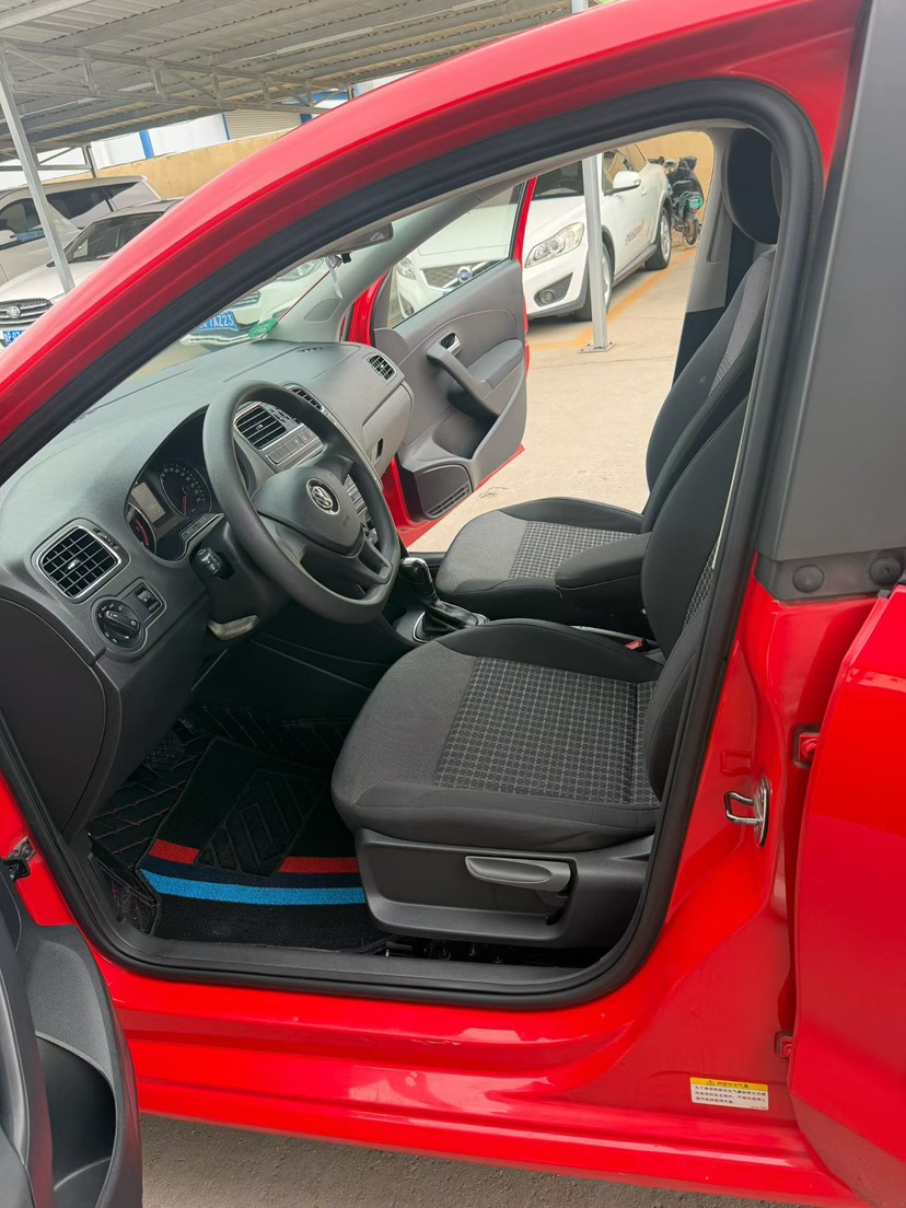 Volkswagen Polo 2016 car image #6