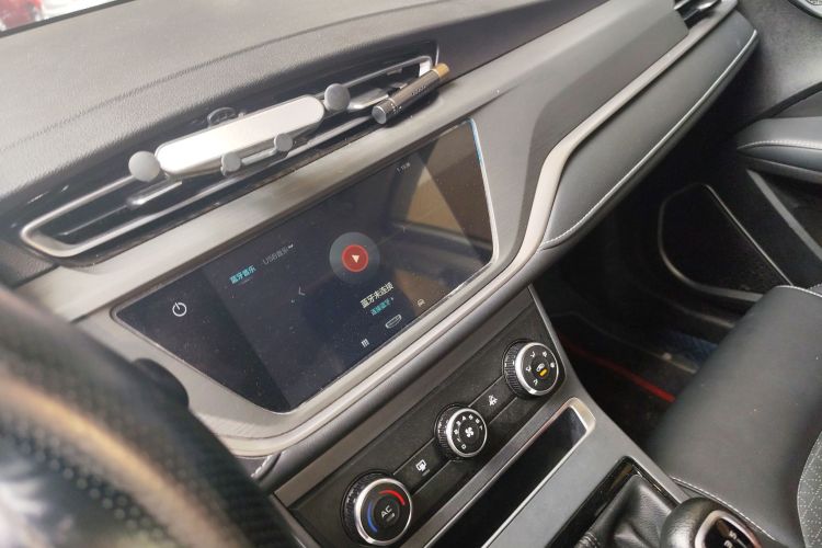 GEELY Emgrand 2021 car image #17