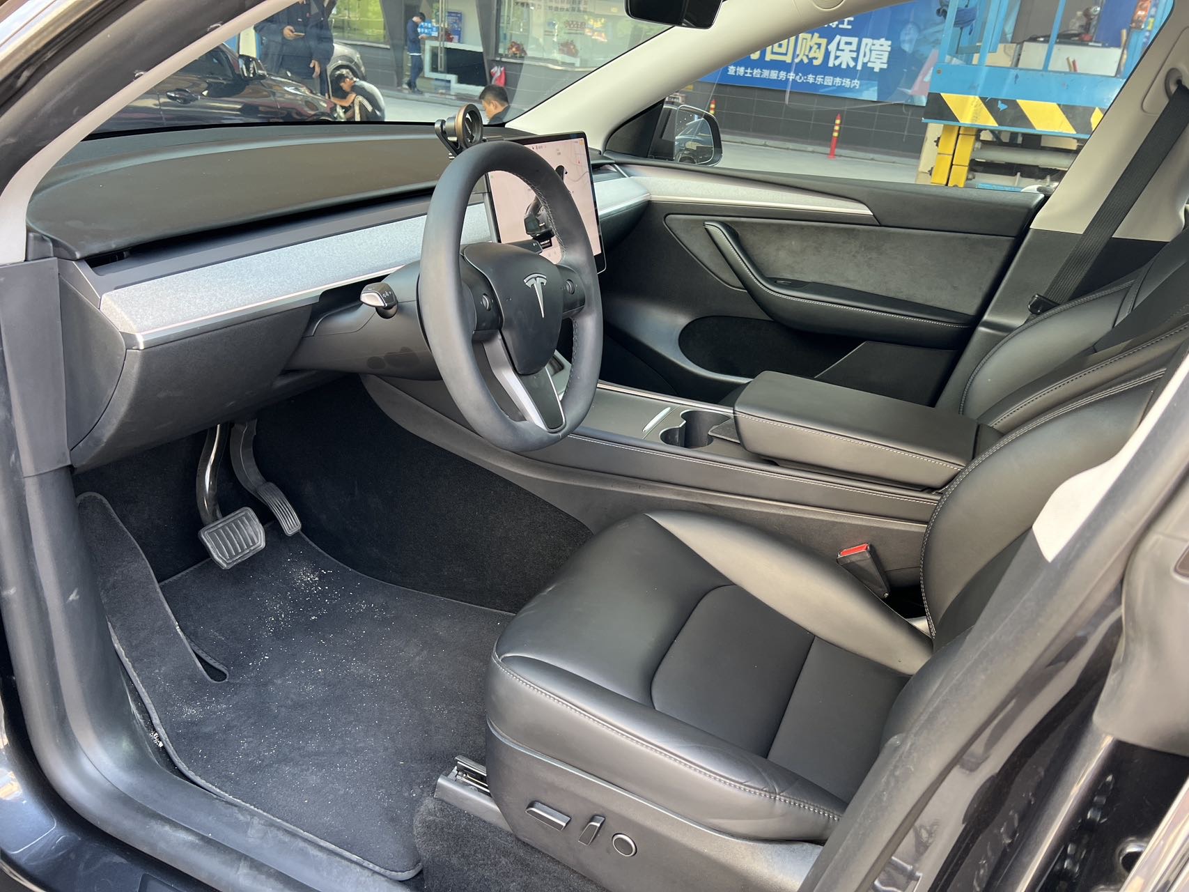 Tesla Model Y 2024 #4 Tesla Model Y 2024 car image #4