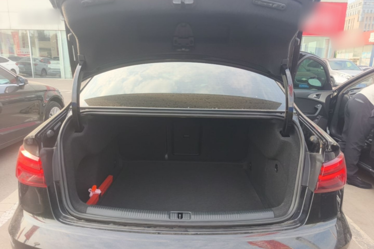 Audi A3 2018 car image #19