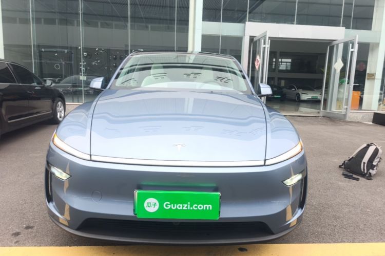 Tesla Model Y 2025 #3 Tesla Model Y 2025 car image #3