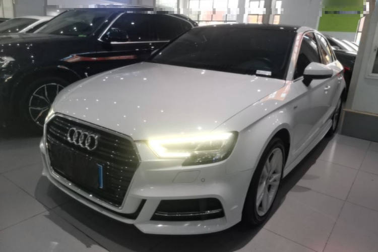 Audi A3 2019 car image #2