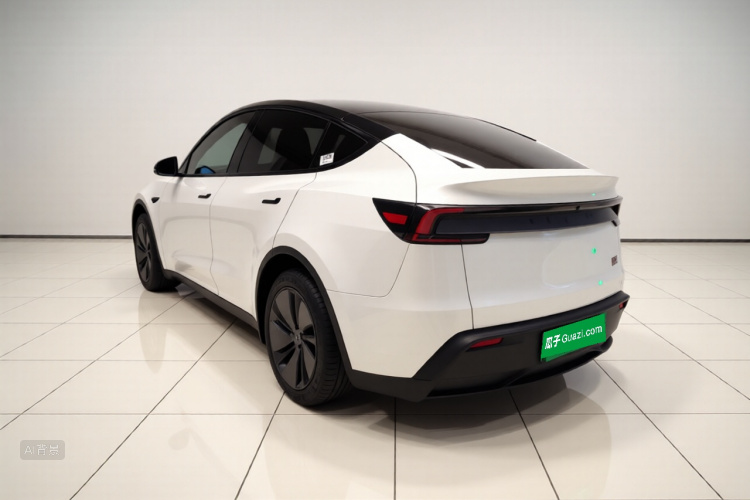 Tesla Model Y 2025 #5 Tesla Model Y 2025 car image #5