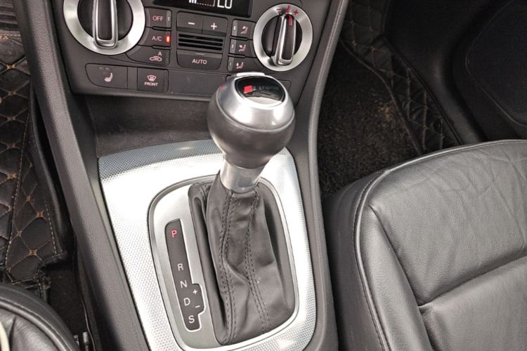 Audi Q3 2016 car image #14