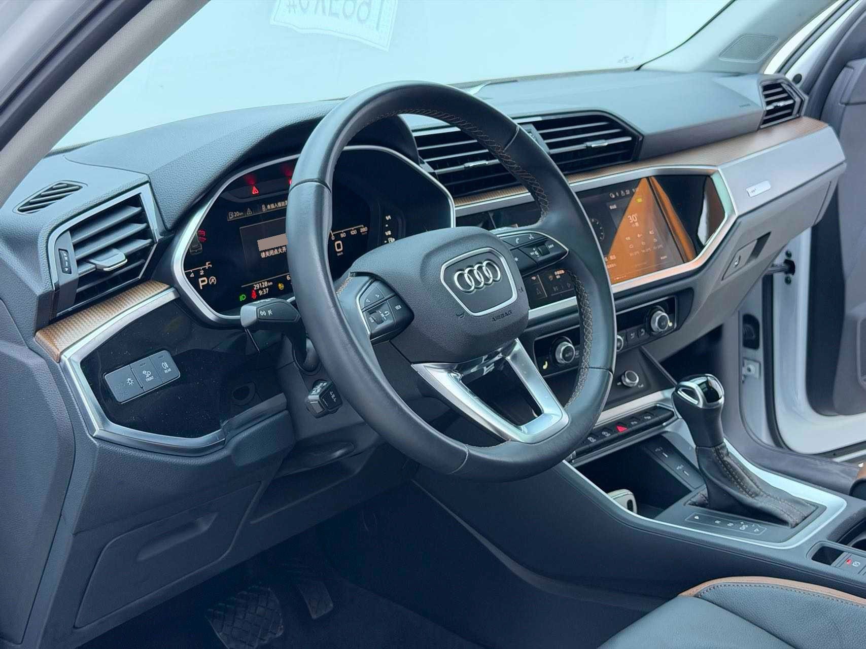 Audi Q3 2023 car image #10
