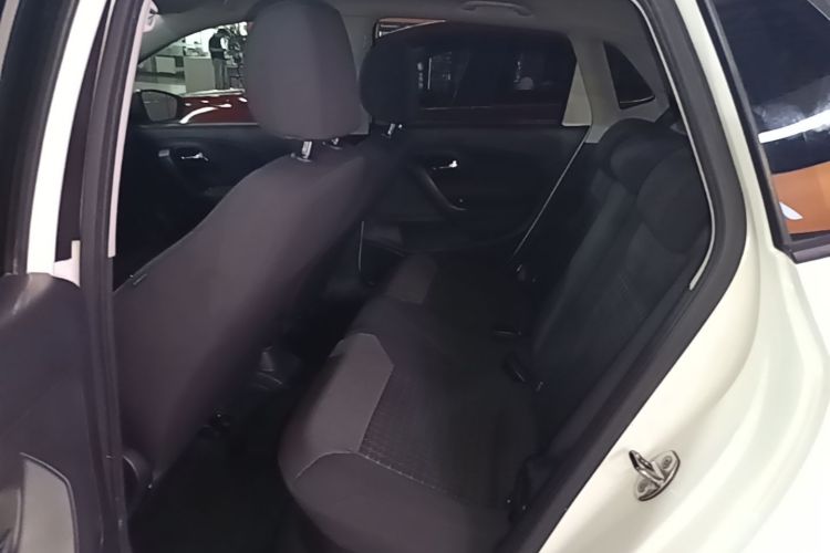 Volkswagen Polo 2016 car image #13