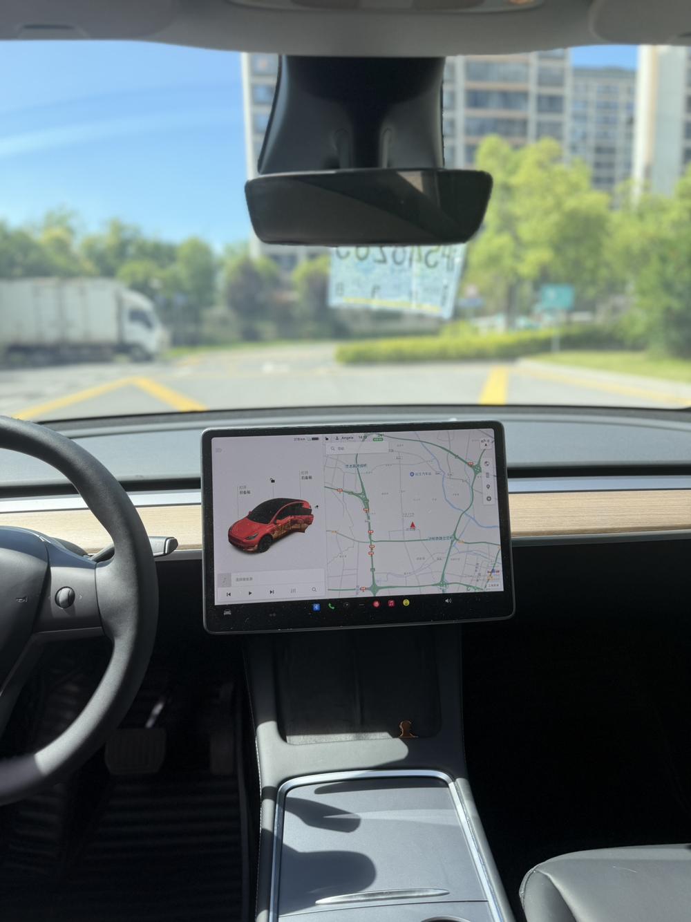 Tesla Model Y 2021 immagine di auto #13