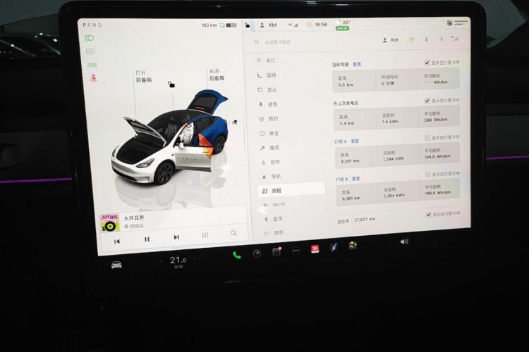 Tesla Model Y 2023 car image #13