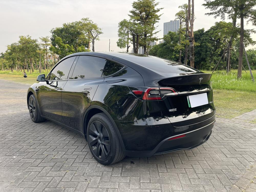 Tesla Model Y 2024 #4 Tesla Model Y 2024 car image #4