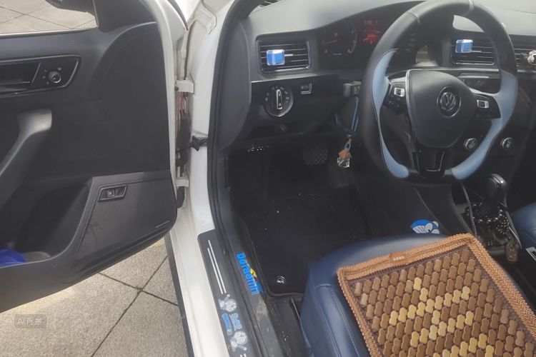 Volkswagen Santana 2015 صورة سيارة #18