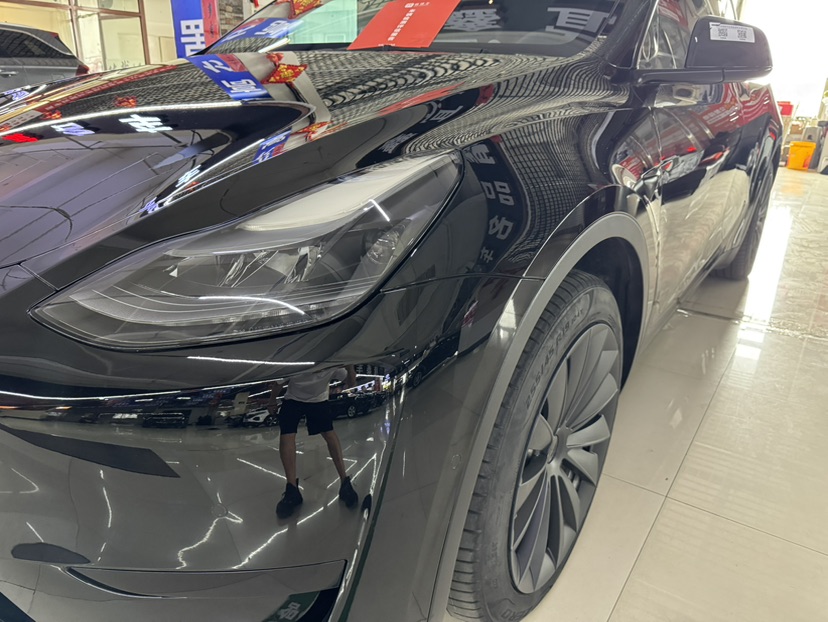 Tesla Model Y 2022 car image #14