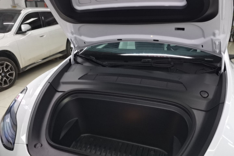 Tesla Model Y 2023 #20 Tesla Model Y 2023 car image #20