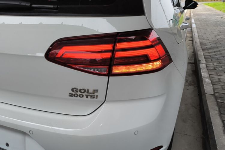 Volkswagen Golf 2020 car image #8