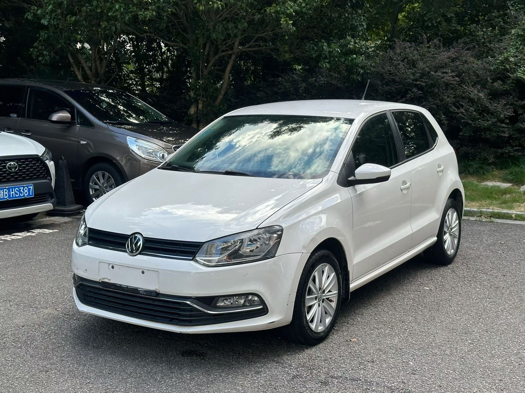 Volkswagen Polo 2015 Volkswagen Polo 2015 car image