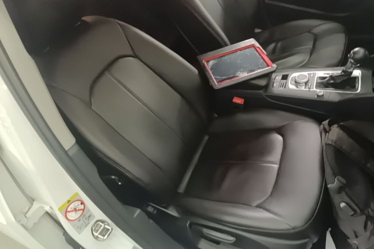 Audi A3 2018 car image #25