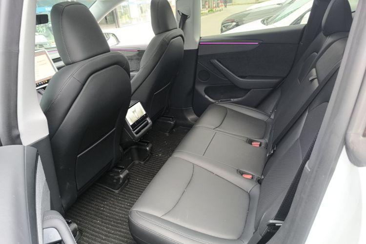 Tesla Model Y 2025 #17 Tesla Model Y 2025 car image #17