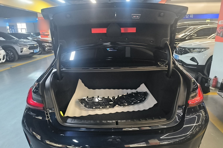 BMW 3 Series 2025 صورة سيارة #19